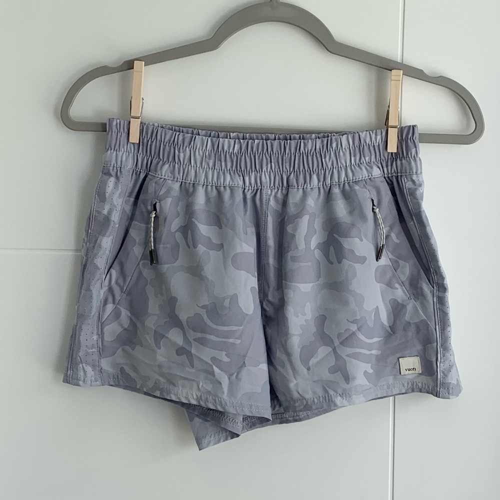 Vuori Dash Short (Size Small), Pale Grey Camo